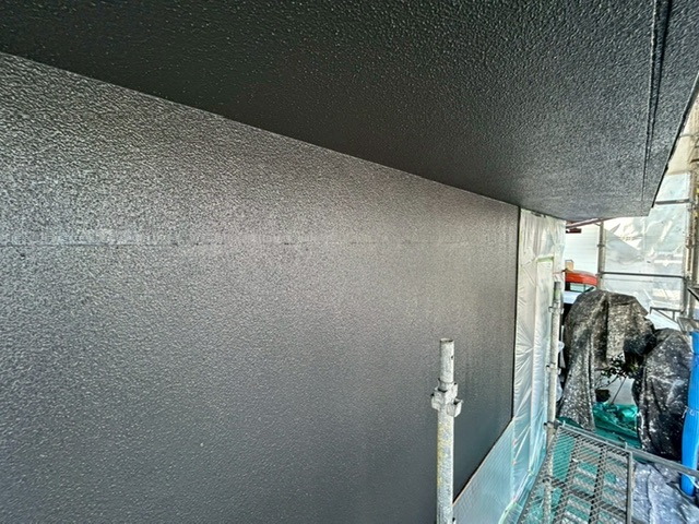 【守口市南寺方東通】外壁の中塗り、上塗りと付帯部の塗装工事をしました