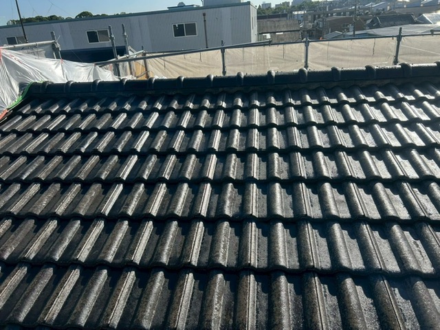 【守口市南寺方東通】付帯部上塗りとモニエル瓦にシーラーを2回塗装しました