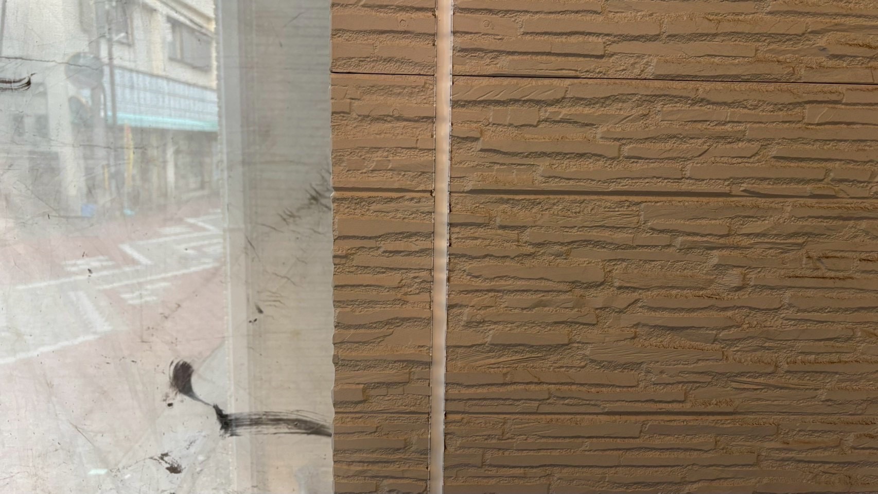 【泉佐野市若宮町】隙間の開いてきたコーキングの補修工事をしました