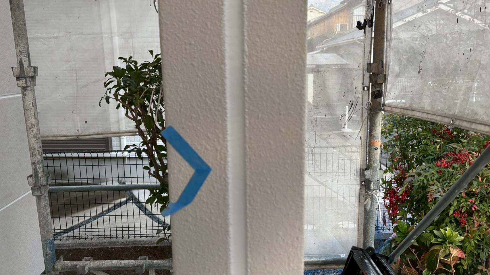 【泉佐野市湊】ひび割れを起こしたパワーボードの継ぎ目の補修工事をしました