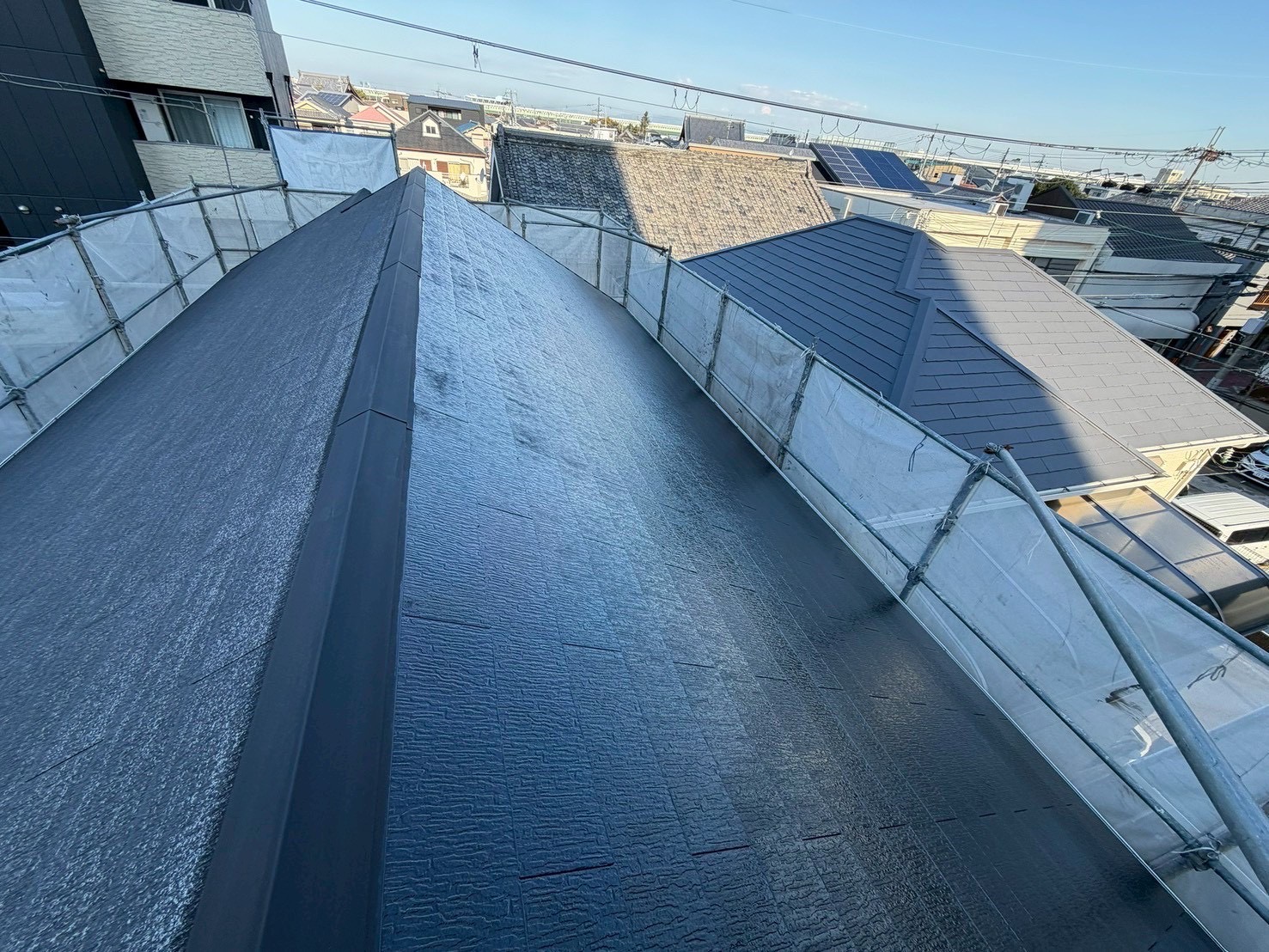 【泉佐野市若宮町】屋根の塗装工事をタスペーサーを入れて作業をしました