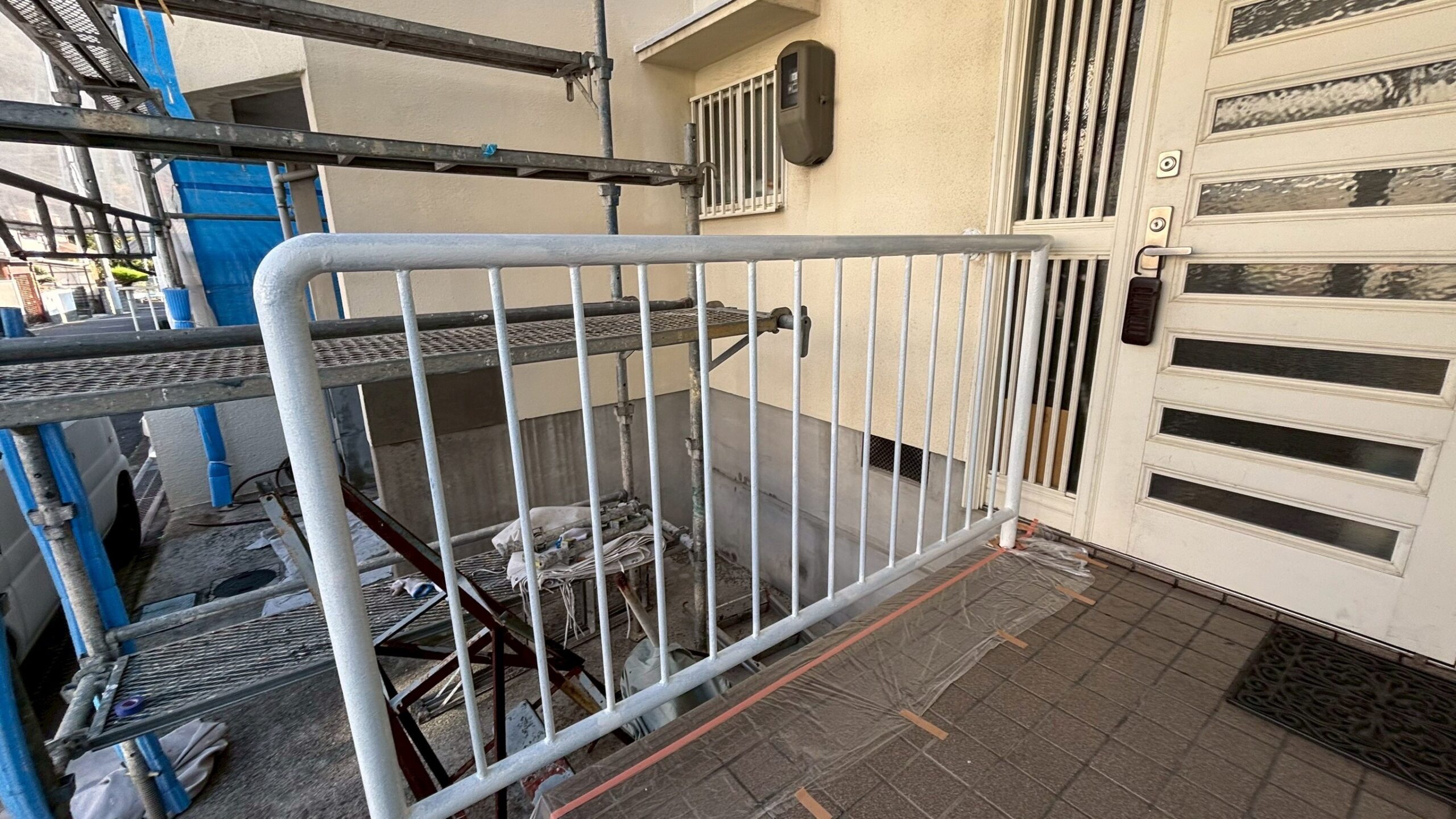 【阪南市和泉鳥取】鉄部の錆をケレンで落としてから錆止めを塗装しました