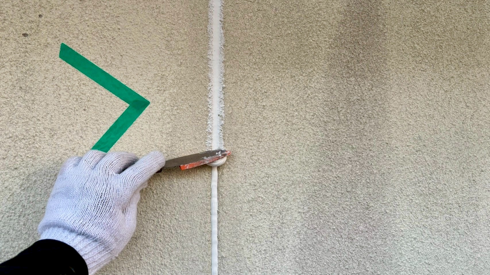 【阪南市和泉鳥取】外壁のひび割れている箇所と剥離している箇所の補修工事をしました