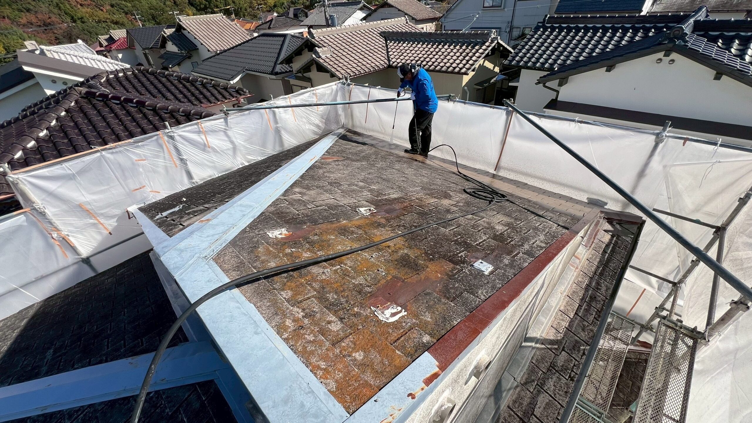 【阪南市和泉鳥取】外壁・屋根の高圧洗浄をして表面に付着した汚れを落としました