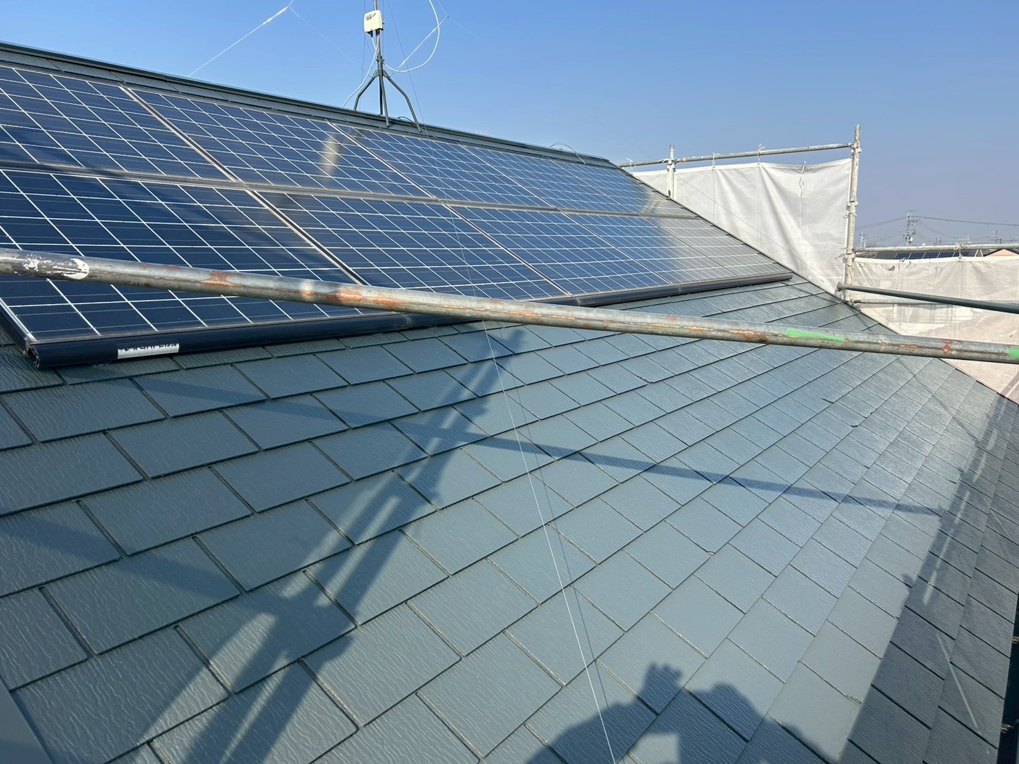 【橿原市醍醐町】劣化したスレート瓦の塗装工事を縁切りをしっかりしながら行いました