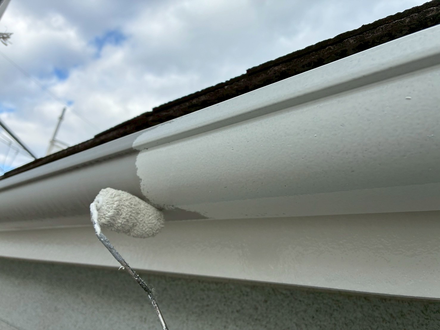 【東大阪市南荘町】付帯部に対して1回目の塗装工事をしました