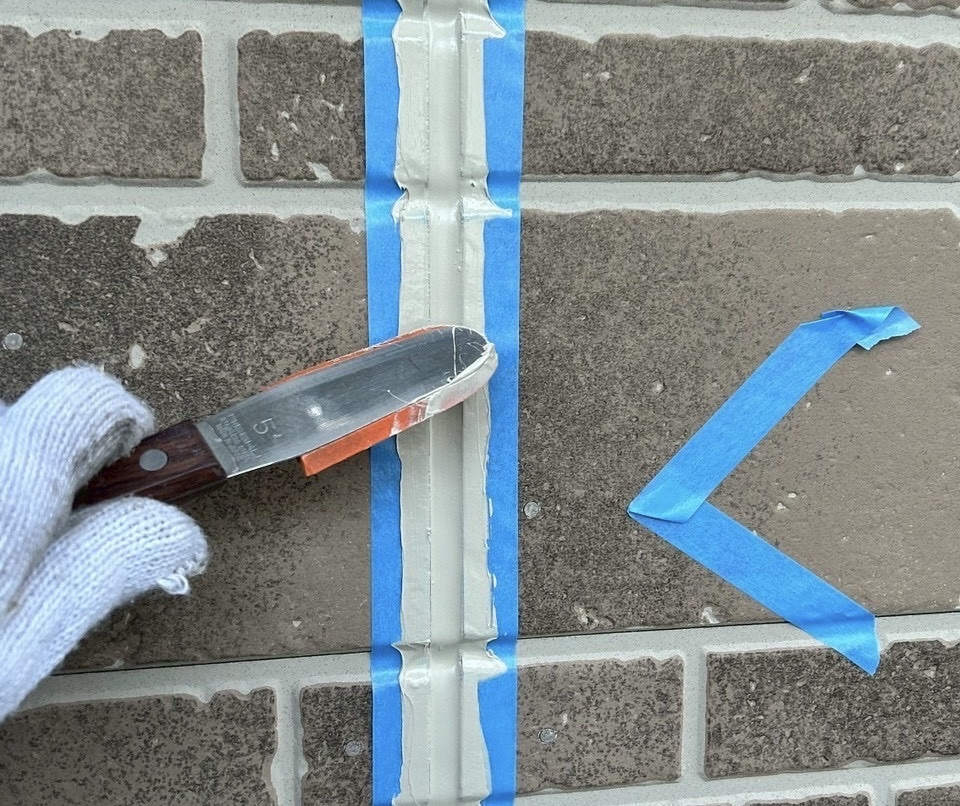 【泉南市信達牧野】劣化したシーリングの撤去・打ち替え工事をしました